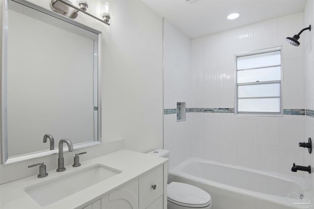 3520 Tide Dr, Pensacola, FL 32504