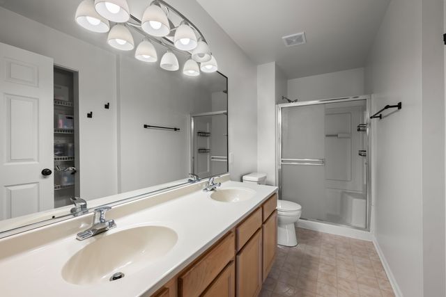 1288 N Red Oak Circle 3, Round Lake Beach, IL 60073