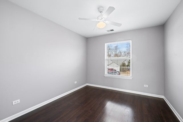 1288 N Red Oak Circle 3, Round Lake Beach, IL 60073