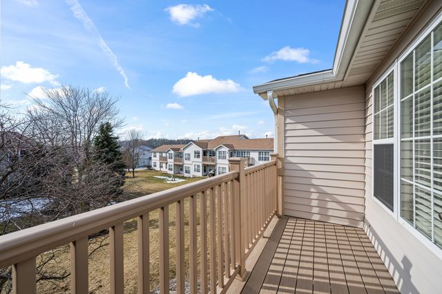 1288 N Red Oak Circle 3, Round Lake Beach, IL 60073