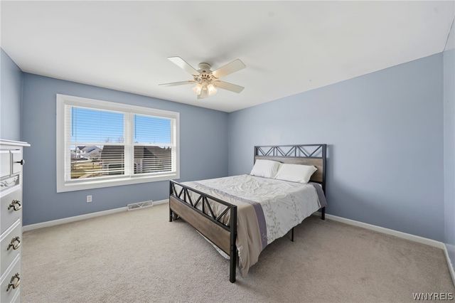 72 Michaels Walk, Lancaster, NY 14086