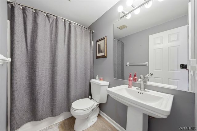 72 Michaels Walk, Lancaster, NY 14086