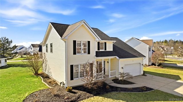 72 Michaels Walk, Lancaster, NY 14086