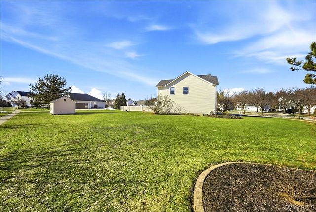 72 Michaels Walk, Lancaster, NY 14086