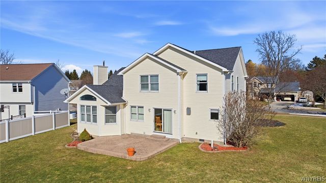 72 Michaels Walk, Lancaster, NY 14086