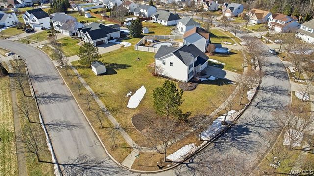 72 Michaels Walk, Lancaster, NY 14086
