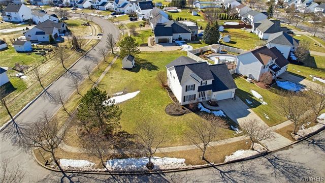 72 Michaels Walk, Lancaster, NY 14086