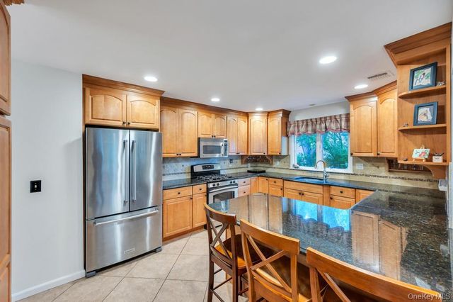 75 Elm Avenue, Smithtown, NY 11787