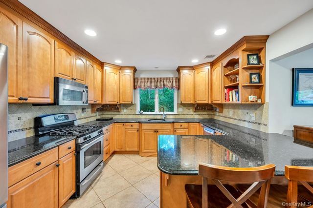 75 Elm Avenue, Smithtown, NY 11787