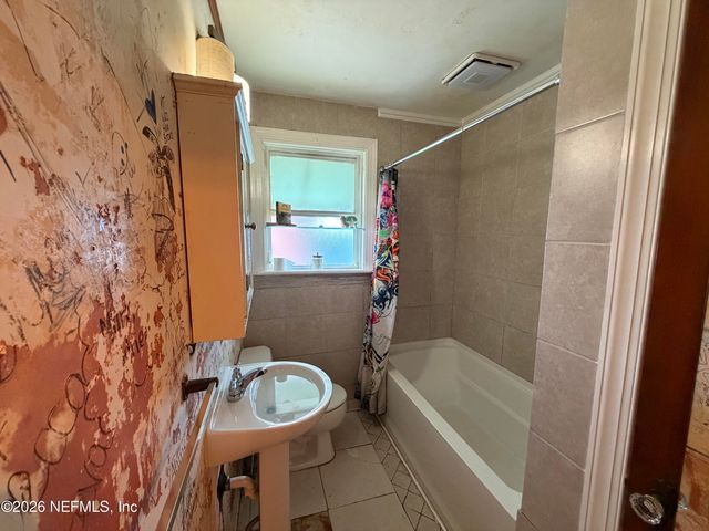 5323 SUNDERLAND Road, Jacksonville, FL 32210