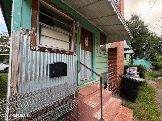 5323 SUNDERLAND Road, Jacksonville, FL 32210