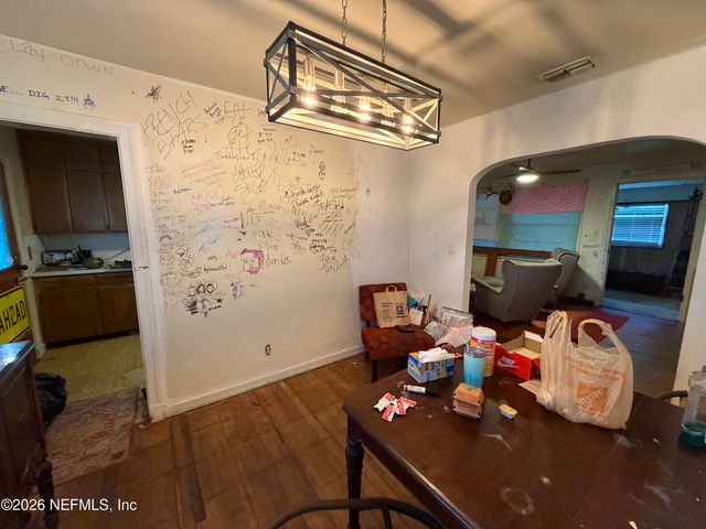 5323 SUNDERLAND Road, Jacksonville, FL 32210