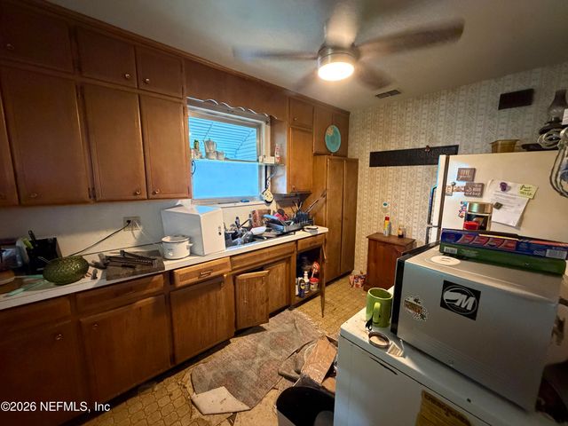 5323 SUNDERLAND Road, Jacksonville, FL 32210