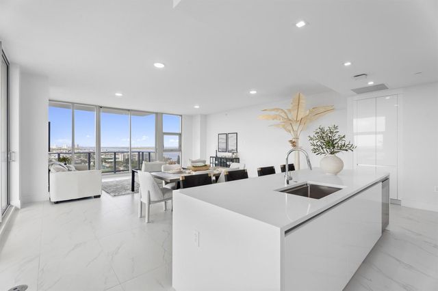 220 Lake Shore Drive 1523, Lake Park, FL 33403