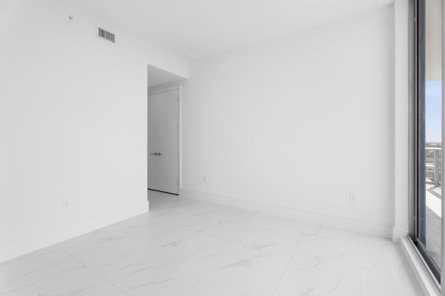 220 Lake Shore Drive 1523, Lake Park, FL 33403