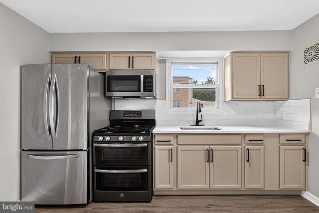 401 BERGEN ST, Gloucester City, NJ 08030