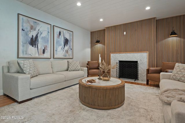 16 Gatehouse Lane, Sandy, UT 84092