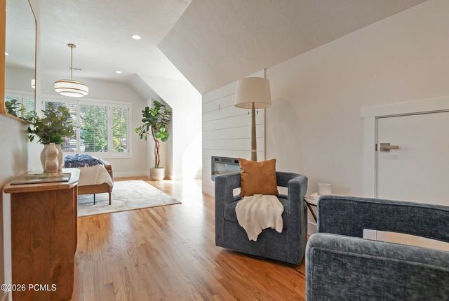 16 Gatehouse Lane, Sandy, UT 84092
