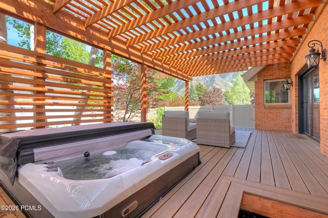 16 Gatehouse Lane, Sandy, UT 84092