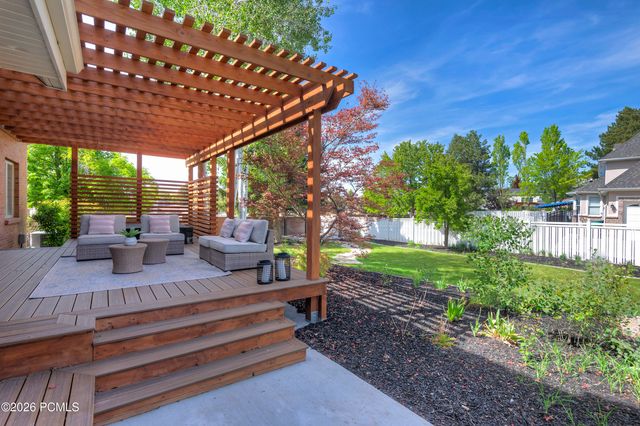 16 Gatehouse Lane, Sandy, UT 84092