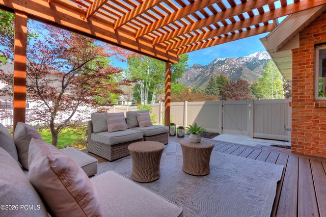16 Gatehouse Lane, Sandy, UT 84092