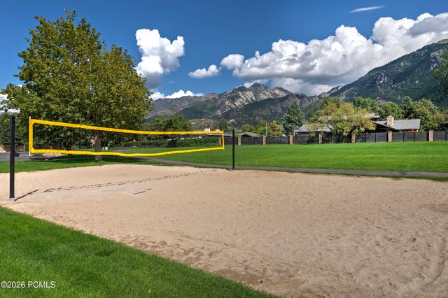 16 Gatehouse Lane, Sandy, UT 84092