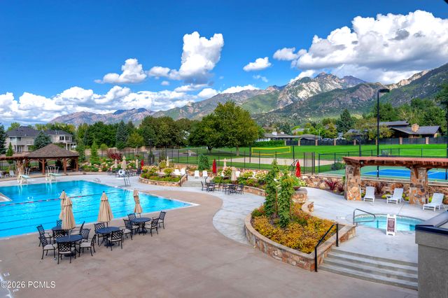 16 Gatehouse Lane, Sandy, UT 84092