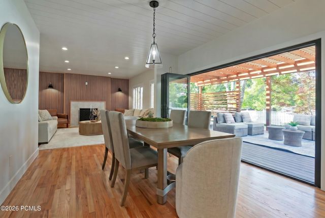 16 Gatehouse Lane, Sandy, UT 84092