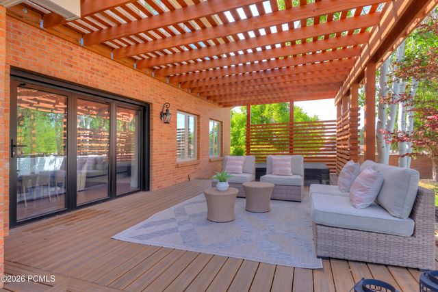 16 Gatehouse Lane, Sandy, UT 84092