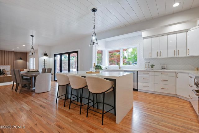 16 Gatehouse Lane, Sandy, UT 84092