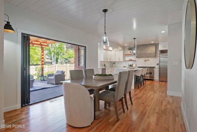 16 Gatehouse Lane, Sandy, UT 84092