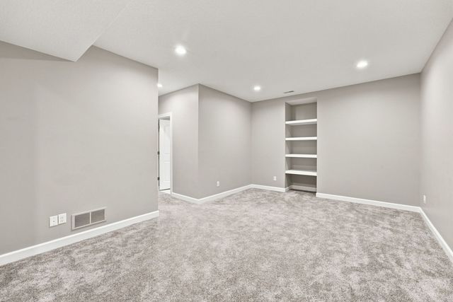1678 Olde Brandy Lane, Davenport, IA 52807