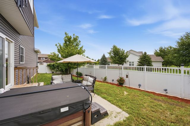 1678 Olde Brandy Lane, Davenport, IA 52807