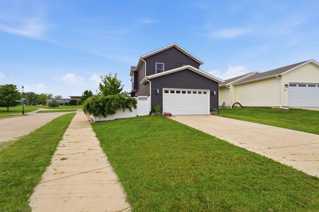 1678 Olde Brandy Lane, Davenport, IA 52807