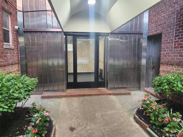 12325 82nd Avenue 2T, Kew Gardens, NY 11415