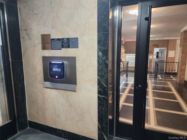 12325 82nd Avenue 2T, Kew Gardens, NY 11415