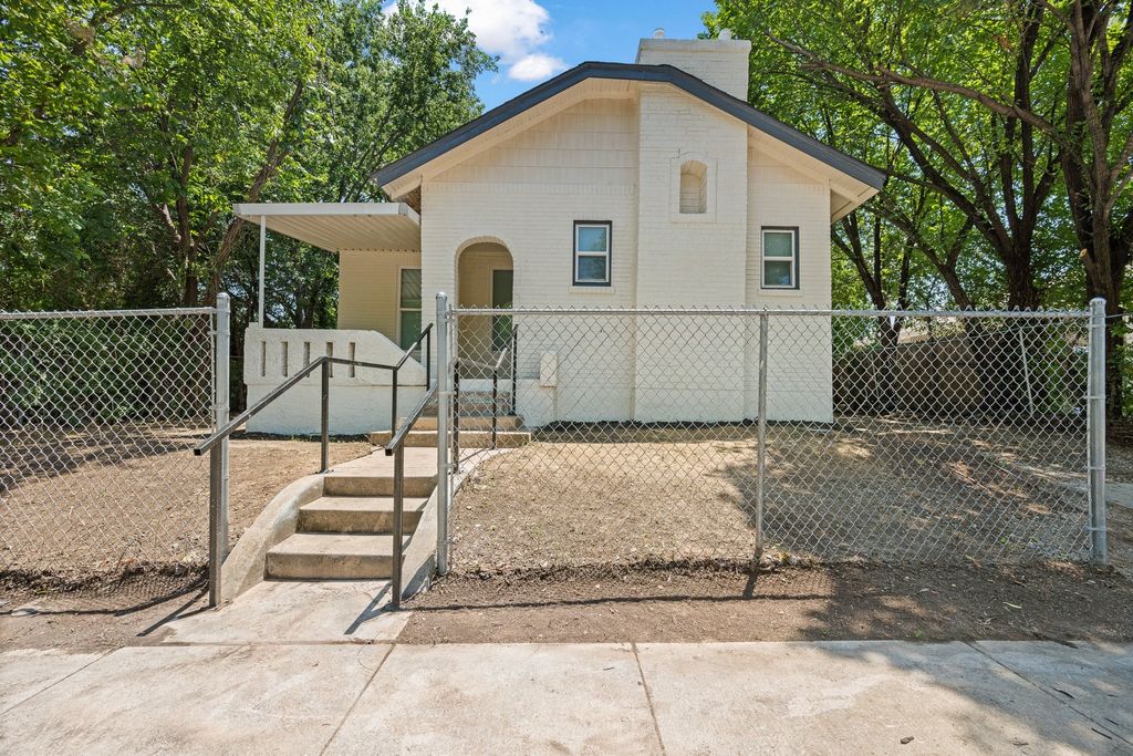 948 Irma Street, Fort Worth, TX 76104