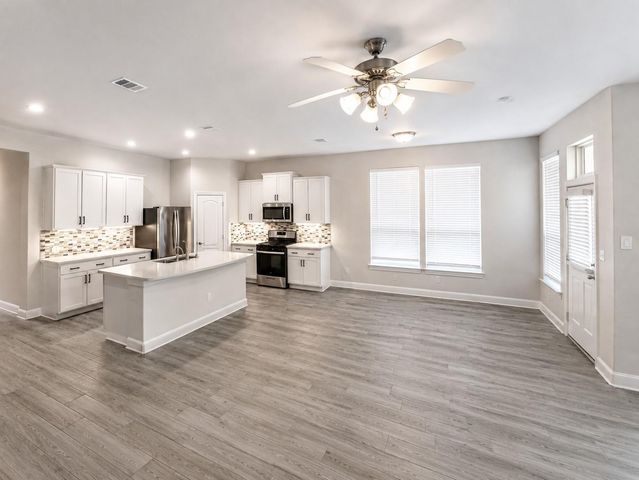 12106 Champions Forest Drive, Mont Belvieu, TX 77535