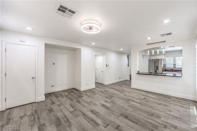 9052 Silk Threads Avenue, Las Vegas, NV 89149