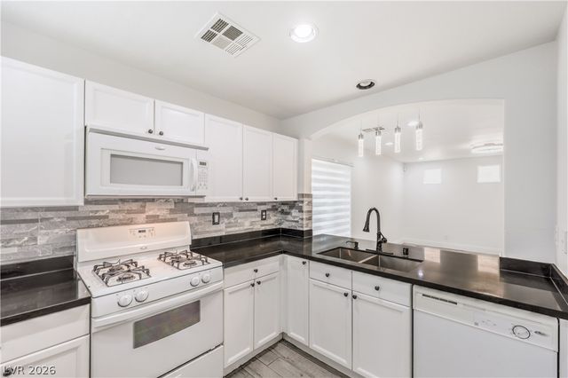 9052 Silk Threads Avenue, Las Vegas, NV 89149