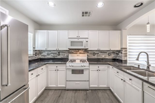 9052 Silk Threads Avenue, Las Vegas, NV 89149