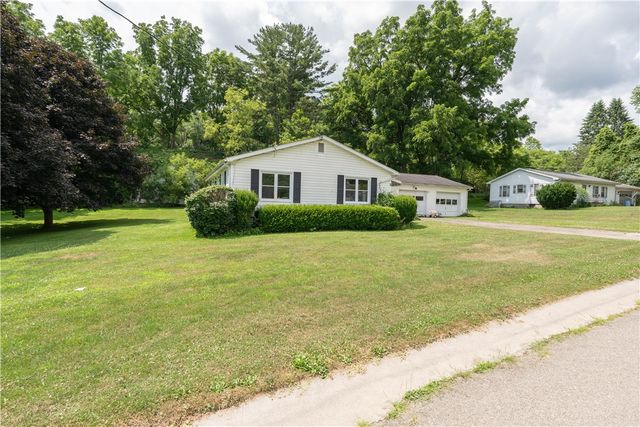 3 Crescent Place, Almond, NY 14804