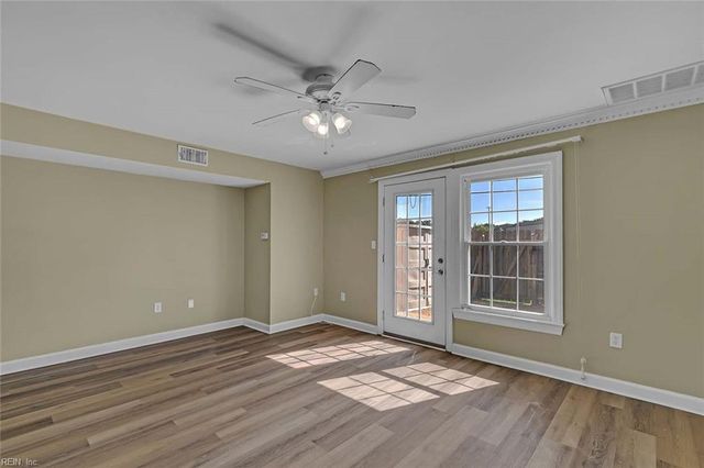 3 Towne Square DR, Newport News, VA 23607