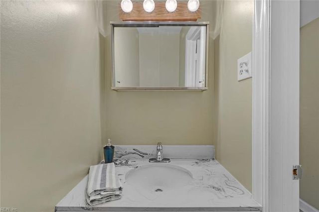 3 Towne Square DR, Newport News, VA 23607