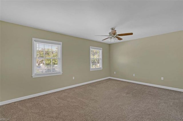 3 Towne Square DR, Newport News, VA 23607