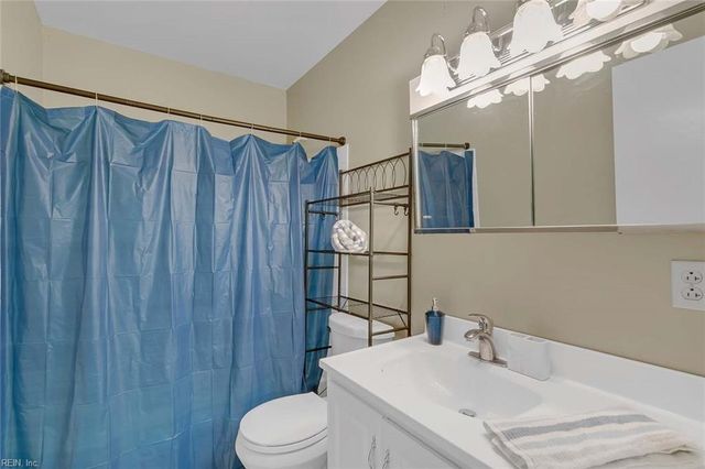 3 Towne Square DR, Newport News, VA 23607