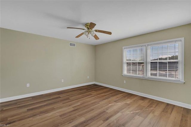 3 Towne Square DR, Newport News, VA 23607