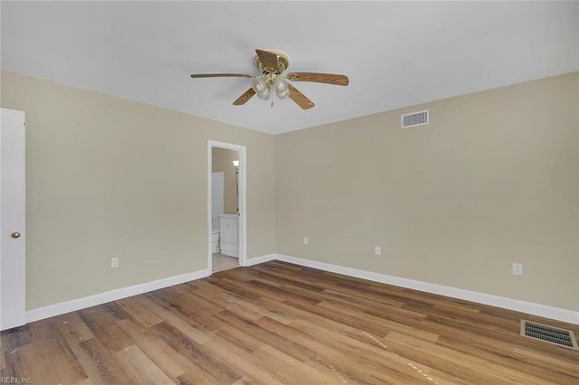 3 Towne Square DR, Newport News, VA 23607