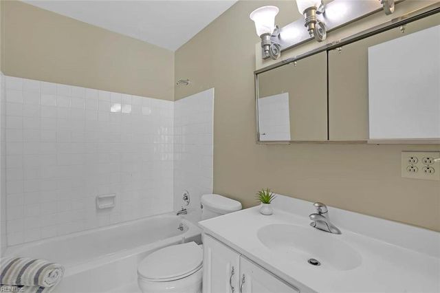 3 Towne Square DR, Newport News, VA 23607