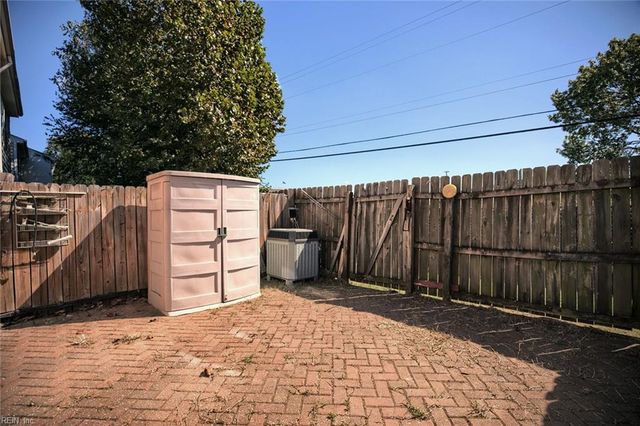 3 Towne Square DR, Newport News, VA 23607